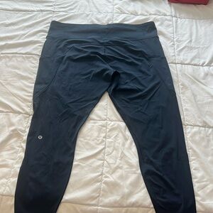 Lulu crop pants. Navy blue size 20. No inside tag. No rips or tears.